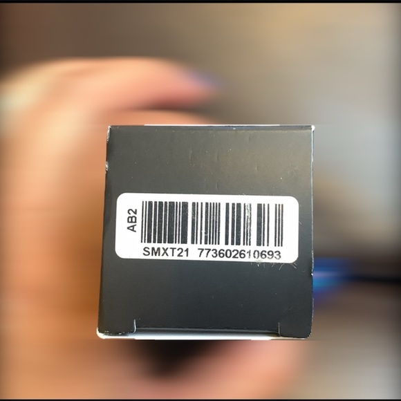 Nwt MAC Studio Radiance Face and Body Radiant Sheer Foundation shade W0 1.7oz - Picture 3 of 4